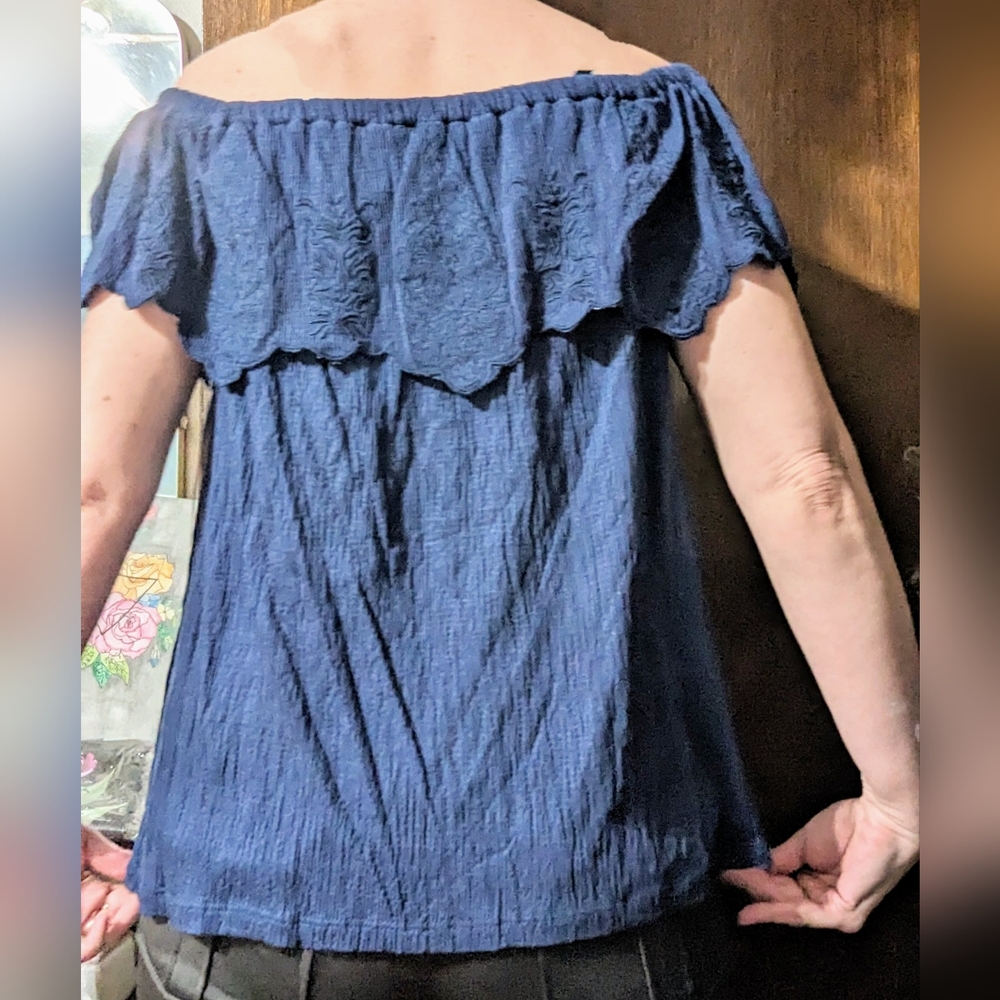 NyGard brand size Petite Med BNWT, off the shoulder flowy, indigo shirt - Picture 10 of 13